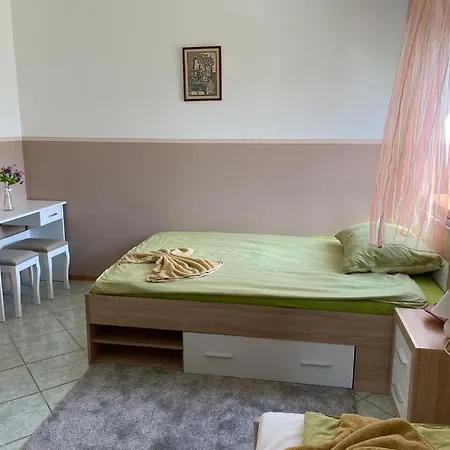 아파트 Szoloskert Apartman *